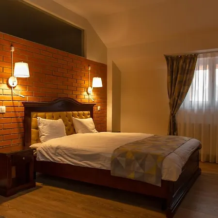 Szálloda Pensiunea Favorit Ferice 4*